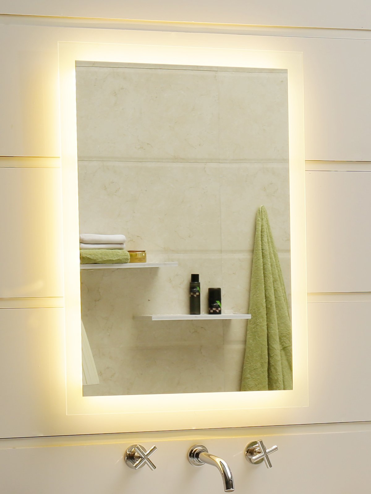 Dr. Fleischmann Badspiegel LED Spiegel GS084N mit Beleuchtung durch satinierte Lichtflächen Badezimmerspiegel (50 x 70 cm, warmweiß)