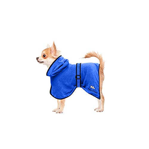 Bella & Balu Hundebademantel aus Mikrofaser + Pfotentuch – Saugfähiger Hunde Bademantel zum Trocknen nach dem Baden, Schwimmen oder Spaziergang im Regen (XS | Blau)