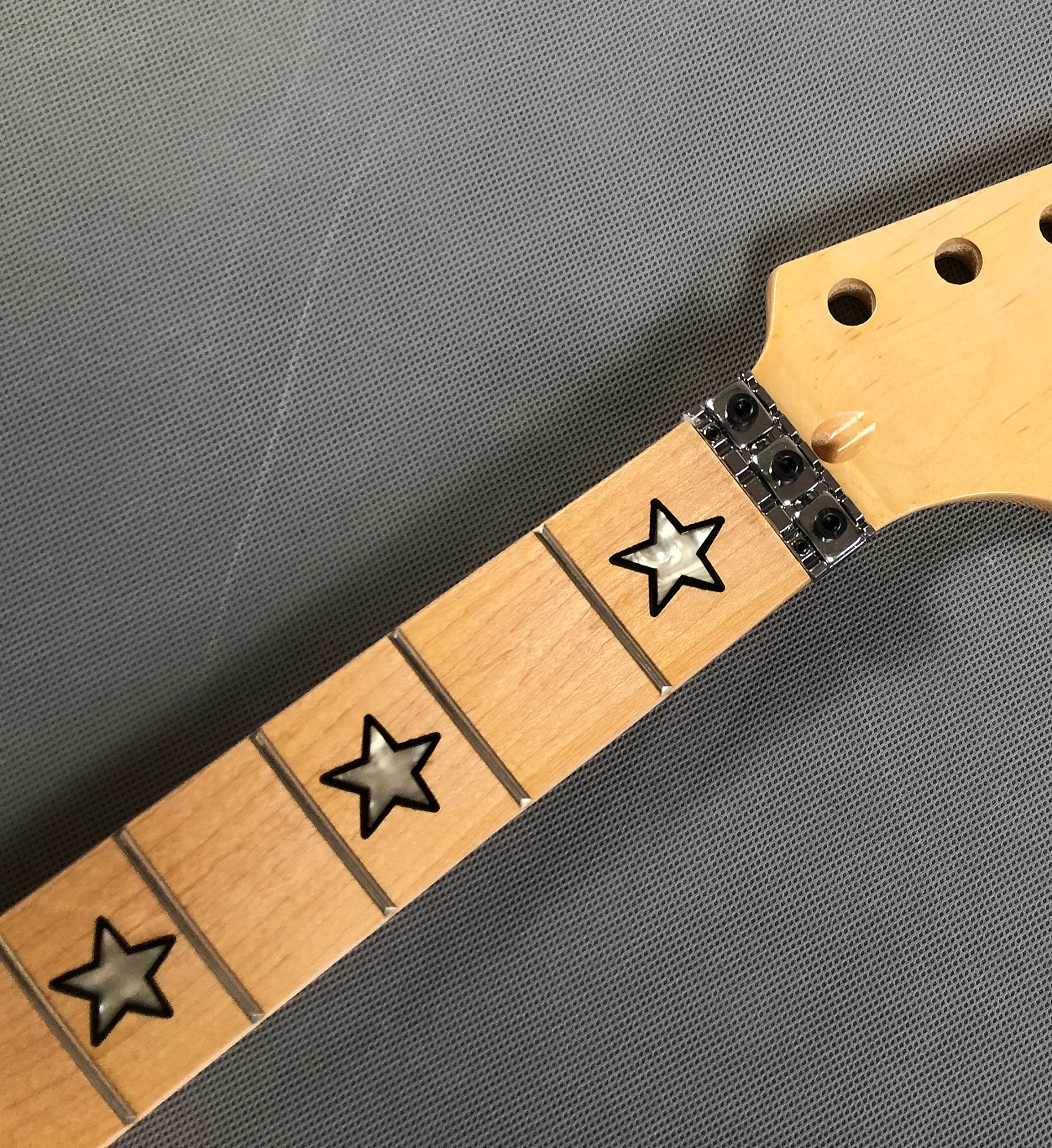 Gitarrenhals aus Ahorn, 24 Bünde, 64,8 cm, Griffbrett aus Ahornholz, mit Sterneinlage, Sicherungsmutter glänzend