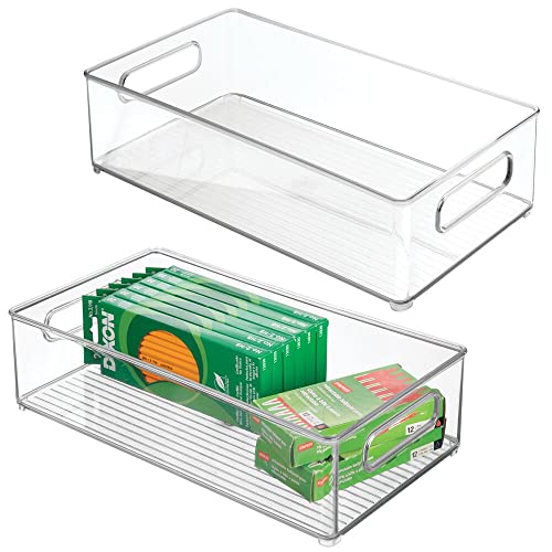 mDesign 2er-Set Aufbewahrungsbox für das Büro – rechteckige Schubladenbox aus Kunststoff für Schreibwaren – Stapelbox mit Griffen für Schrank und Schreibtisch – durchsichtig