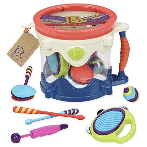 B. toys Trommel mit Trommelstöcken, Shaker, Rasselei, Percussion Set – Spielzeug Kindertrommel mit 7 Musikinstrumente für Kinder ab 18 Monaten (7 Teile)