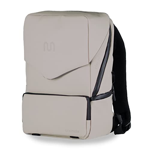 onemate – Rucksack clarity mit diversen Fächern & Features für Ordnung im Alltag – stoßsicheres Laptopfach – 99% aus recycelten Plastikflaschen – robust & wasserdicht (15L) (Grau-Beige, ohne flap)