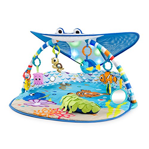 Disney Baby, Findet Nemo Spieldecke mit Spielbogen, Lichtern und mehr als 20 Minuten Melodien, einer Dorie Fingerpuppe und vielem mehr