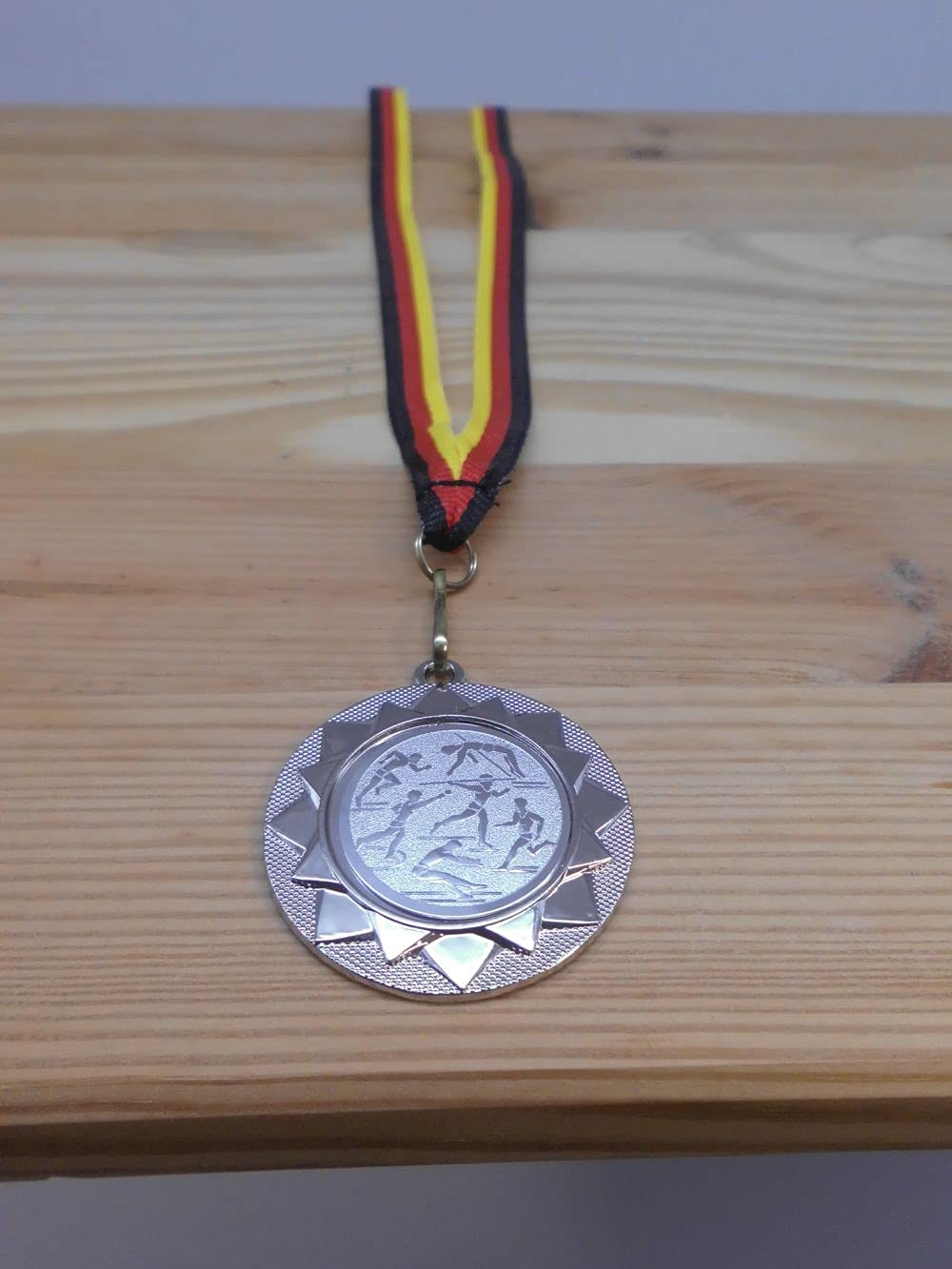 20 Stück Medaillen Leichtathletik aus Metall 40mm - mit einem Alu Emblem - inkl. Medaillen Band - Farbe: Silber - mit Alu Emblem 25mm - Turnier - (e104)