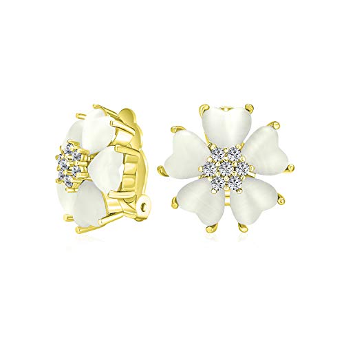 Romantische Herz Form Katzen Auge CZ Akzent Button Stil weiße Blume Clip auf Ohrringe für Frauen vergoldet