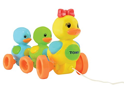 TOMY E4613 Babyspielzeug Entenfamilie mit Soundeffekt – Hochwertiges Nachziehspielzeug mit farbenfrohem Design zum Krabbeln und Laufenlernen, motiviert zur Bewegung, Ab 10 Monaten für Mädchen und Jungen