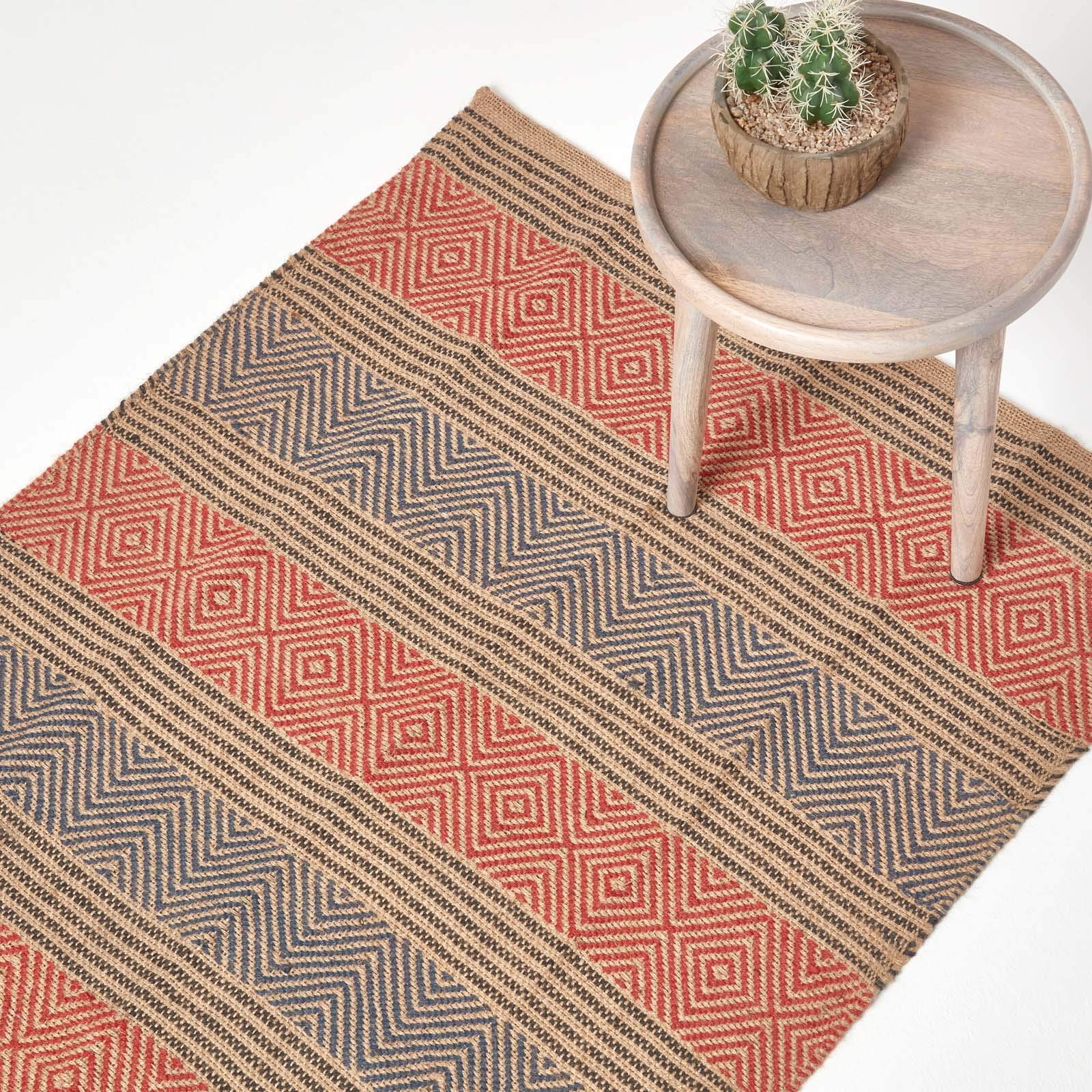 Homescapes Naturfaser-Teppich, 150 x 240 cm, 100% Jute-Teppich mit Streifen und geometrischem Rautenmuster, blau-rot-Natur