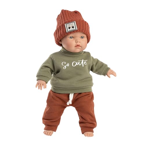 Llorens 1035001 Puppe Jordan, mit blauen Augen und weichem Körper, Babypuppe inkl. olivgrünem Sweatshirt, roter Hose und Mütze, 35cm