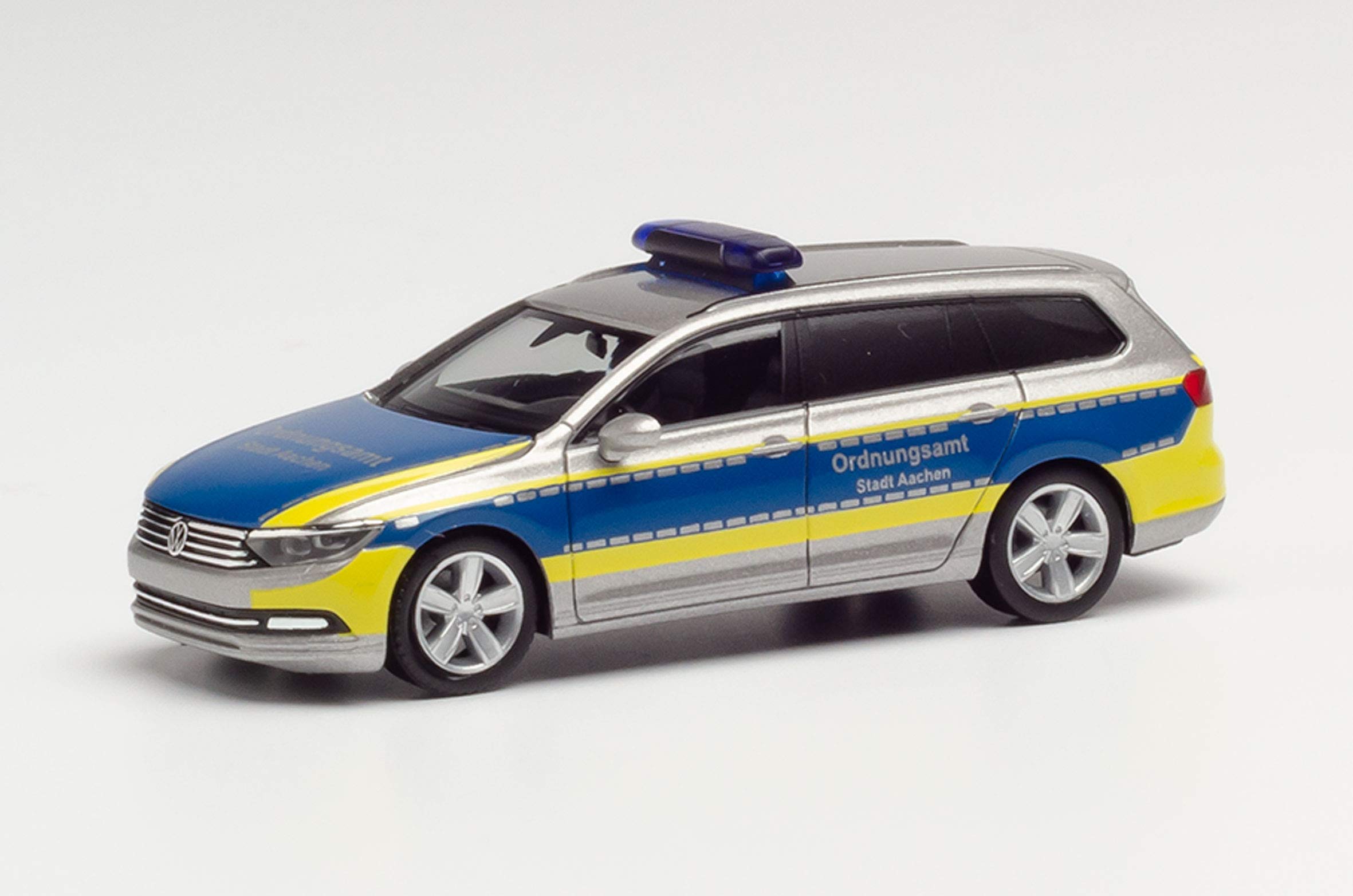 herpa 095228 – VW Passat Variant „Ordnungsamt Aachen“, Modell Auto, Modellsammlung, Miniaturmodelle, Kleinmodell, Sammlerstück, Detailgetreu, Kunststoff, Mehrfarbig - Maßstab 1:87