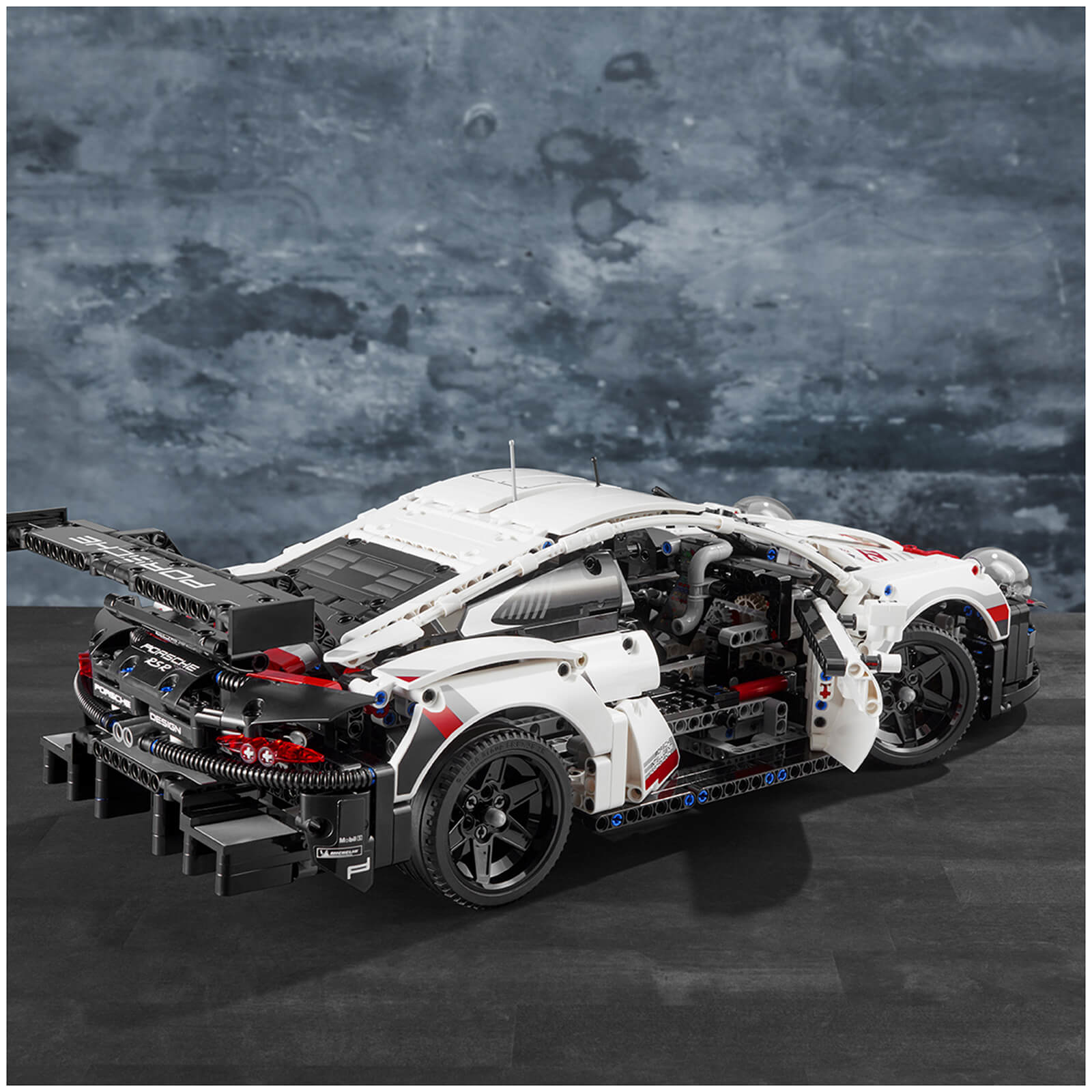 LEGO 42096 Technic Porsche 911 RSR, Rennauto Bausatz für Fortgeschrittene, exklusives Sammlerstück 4