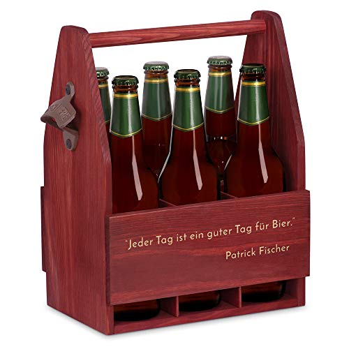 Maverton Bierträger für 6 Flaschen 0,5L + Gravur - Männerhandtasche mit Flaschenöffner - Größe: 25x17x32cm - aus Holz - Geburtstagsgeschenk für Männer (Zitat)