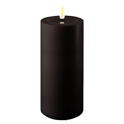 ReWu LED Kerze Deluxe Homeart, Outdoor LED Kerze mit realistischer Flamme auf einem Wachsspiegel, warmweißes Licht, Hitzebeständig für den Aussenbereich– (Schwarz)