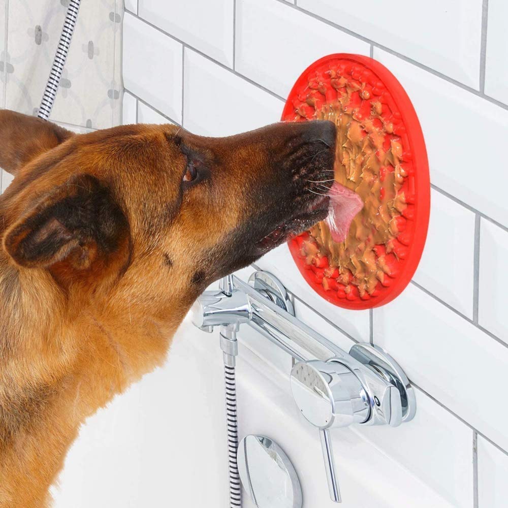 Dog Lick Mat, Hundewasch-Ablenkungsgerät mit Haustierbürste für Hunde, die Pflege baden, Silikon-Hunde-Slow-Feeder-Lick-Pad mit Absaugung, Dog Bath Buddy, Dusche Easy Just Spreading Peanut Butter 2PC