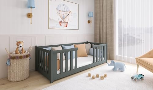 thematys® FERO Montessori Bodenbett 90x200 mit Rausfallschutz und Lattenrost - Kinderbett für Jungen und Mädchen, aus Kiefernholz (Graphit mit Matratze)