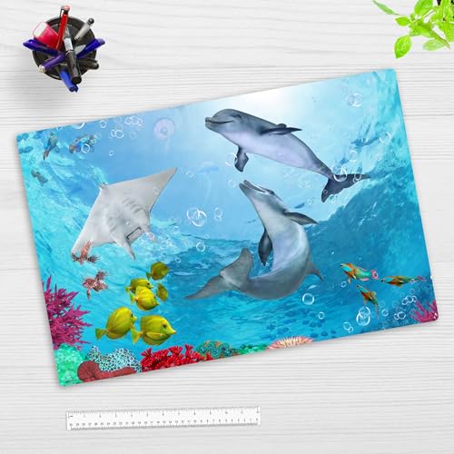Schreibtischunterlage Kinder und Erwachsene – “Delfine unter Wasser“ – aus erstklassigem Vinyl (Kunststoff) – 60 x 40 cm – Rutschfeste Schreibunterlage mit bestem Schutz – Made in Germany
