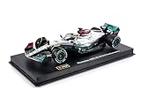 Bburago Mercedes AMG Petronas F1 Team W13 (2022): Modellauto im Maßstab 1:43, 44 Lewis Hamilton, mit Fahrer, Hardcase, Silber (18-38066H)
