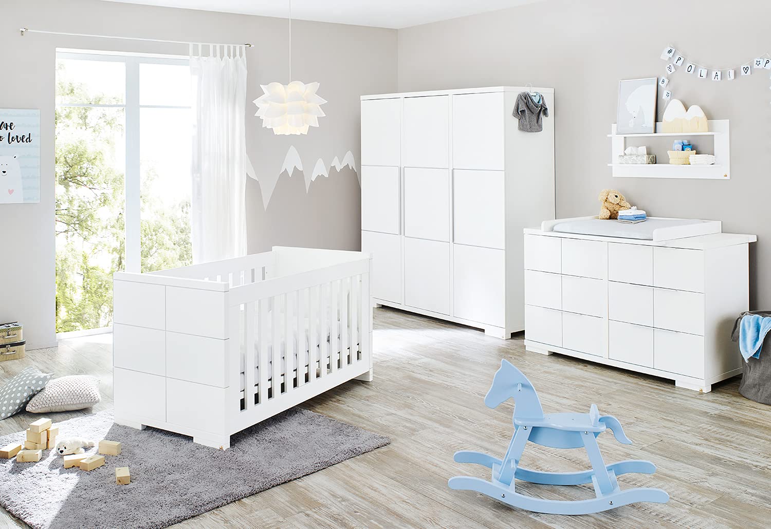 PINOLINO Babyzimmer Kinderzimmer komplett Set Polar extrabreit groß, Kinderbett, Schrank und Wickelkommode, weiß