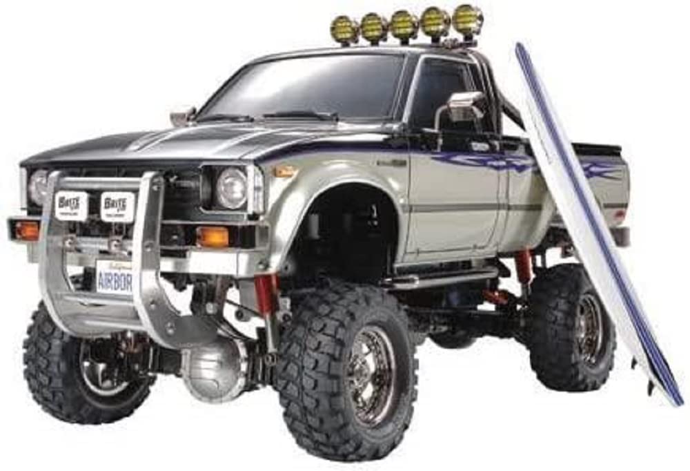 TAMIYA TMYTAM58397 1:10 RC Toyota HiLux HighLift 4x4 3-Gang - ferngesteuertes Auto - inkl. Surfbrett - Offroad - Pick Up -Elektromotor - Modellbausatz - Metallgetriebe - unlackiert - 58397, Schwarz