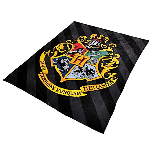 Elbenwald Harry Potter Flauschdecke mit Hogwarts Wappen Motiv im XXL Format 180 x 220 cm schwarz