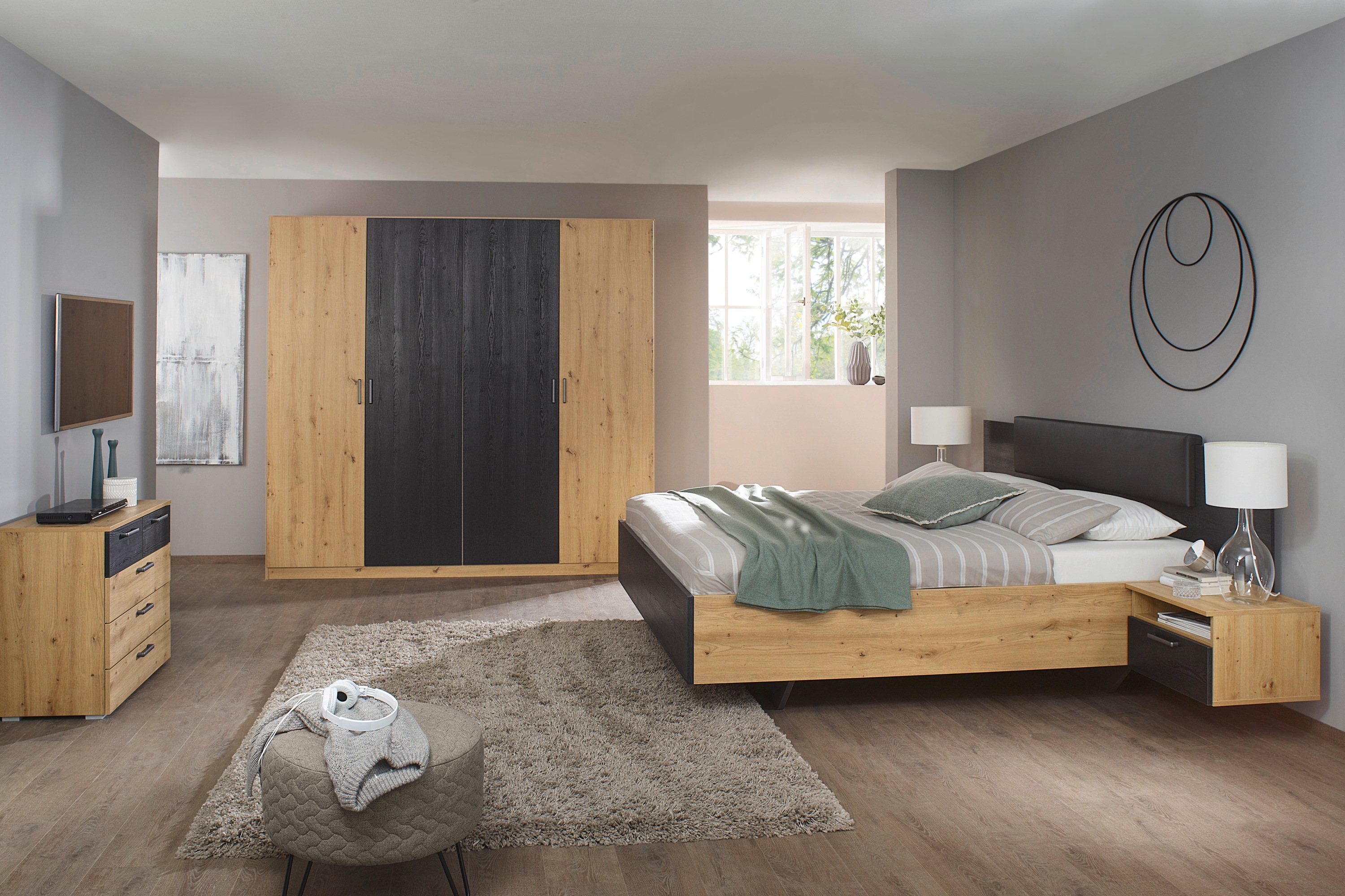 rauch Schlafzimmer-Set "Miro", Drehtürenschrank in 2 Breiten, Bett in 2 Größen und 2 Hängenachttische