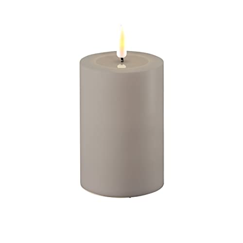 ReWu LED Kerze Deluxe Homeart, Outdoor LED Kerze mit realistischer Flamme auf einem Wachsspiegel, warmweißes Licht, Hitzebeständig für den Aussenbereich– (Grau)