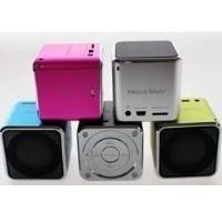 Technaxx Mini MusicMan Soundstation Silber - Portabler Mini-Lautsprecher / Soundstation mit eingebautem MP3-Player - Silber