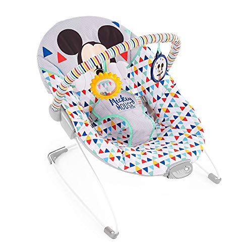 Bright Starts - Disney Baby, Mickey Mouse Happy Triangles, Babywippe mit Beruhigenden Vibrationen, 2 Hängespielzeugen, Abnehmbare Spielzeugstange, 0-6 monate