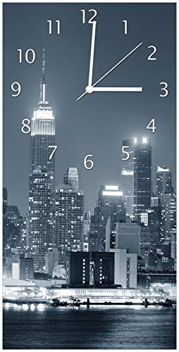 Wallario Design Wanduhr New York Skyline - Schwarz Weiß Blau aus Acrylglas, Größe 30 x 60 cm, weiße Zeiger