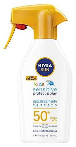 Nivea SUN Maxi Sonnenspray Kids Sensitive Protect & Play FP50+ in 300 ml Sprühflasche, Sonnenschutz ohne Parfüm, Sonnenschutz für empfindliche Haut