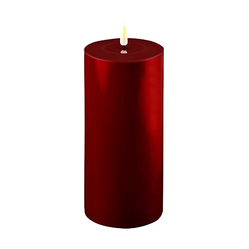 LED Kerze Deluxe Homeart, Indoor LED-Kerze mit realistischer Flamme auf einem Echtwachsspiegel, warmweißes Licht -Burgogne Rot 10 x 20 cm