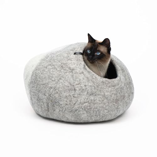 LucyBalu® Premium Katzenhöhle aus Filz | Natürliches Katzenbett aus 100% Flauschiger Wolle | Filzhöhle für Katzen handgefertigt in Nepal | Kuschelhöhle für Katzen | 45x45x28 cm | Hellgrau/Weiß