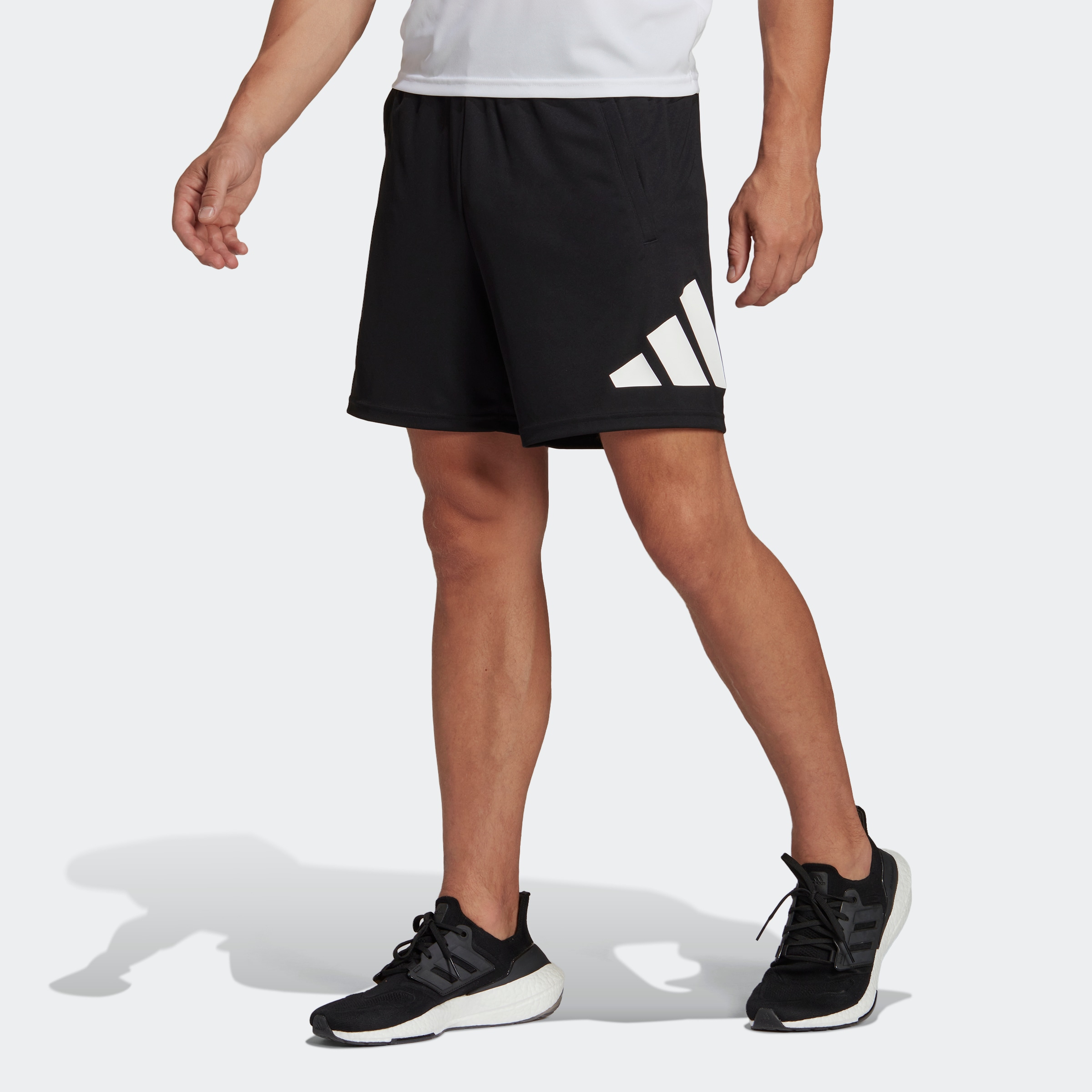 adidas Herren Shorts (1/2) Tr-Es Logo SHO, Black/White, IB8121, S 9"