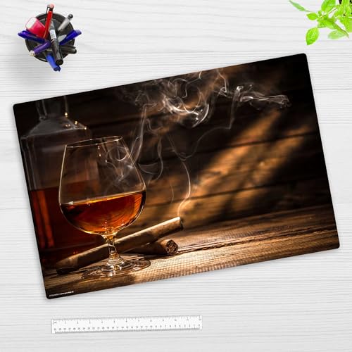 Schreibtischunterlage für Erwachsene – “Whisky mit Zigarren“ – aus erstklassigem, strapazierfähigem Vinyl (Kunststoff -BPA frei) – 60 x 40 cm – Made in Germany