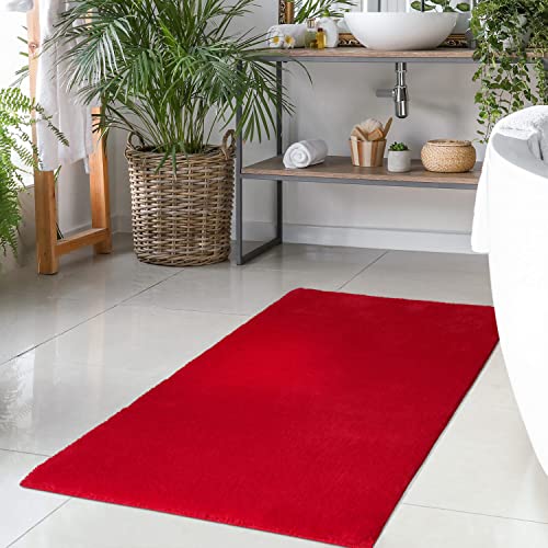 Badteppich Rot - 67x110 cm Einfarbig - Badematte rutschfest, waschbar, weich, saugfähig, schnelltrocknend - Badvorleger Hochflor Soft Touch Badezimmer