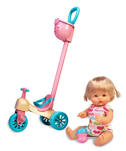 Nenuco - Nenuco und Dreirad, Spielzeug-Set mit Babypuppe, Zubehör und Dreirad mit Rädern und Gürtel für Mädchen und Jungen von 3 Jahren, Famosa (700017103)