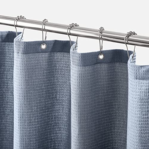 mDesign Luxus Duschvorhang – weicher Badewannenvorhang mit Waffelmuster – pflegeleichter Duschvorhang – blau
