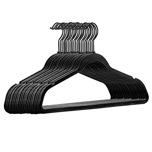 25 Stück hochwertige Samt Kleiderbügel in der Farbe Schwarz mit schwarzem Haken/Anti-Rutsch/von StickandShine