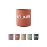 Design Letters Lieblingsbecher DÄNISCHE AUSGABE | KAERLIGHED | Tasse mit Spruch | Dänisches Design Lieblingsbecher zu Geschenke für Frauen, männer | Kaffeebecher Porzellan | Dekorativer kaffebecher