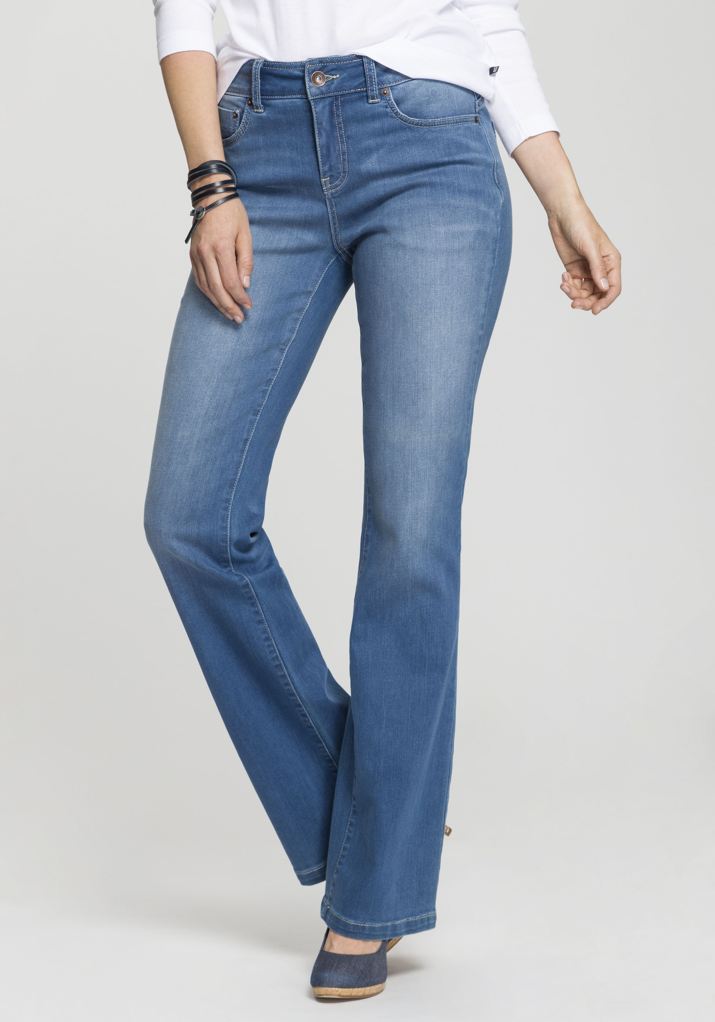 H.I.S Bootcut-Jeans "High-Waist", wassersparende Produktion durch OZON WASH