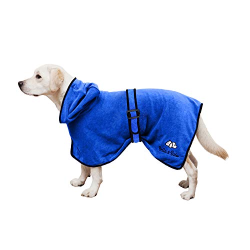 Bella & Balu Hundebademantel aus Mikrofaser + Pfotentuch – Saugfähiger Hunde Bademantel zum Trocknen nach dem Baden, Schwimmen oder Spaziergang im Regen (M | Blau)