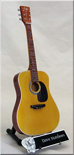 Dave Matthews Miniatur-Gitarre Martin mit Plektrum