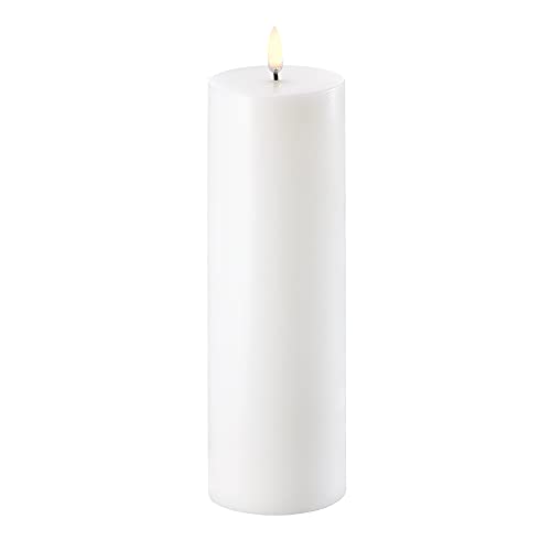 Uyuni Lighting, patentierte 3D-LED-Kerze mit flackernder Flamme, elegantes und minimalistisches Design, Wachsbasis – Pillar Nordic White, 6,8 x 25 cm.