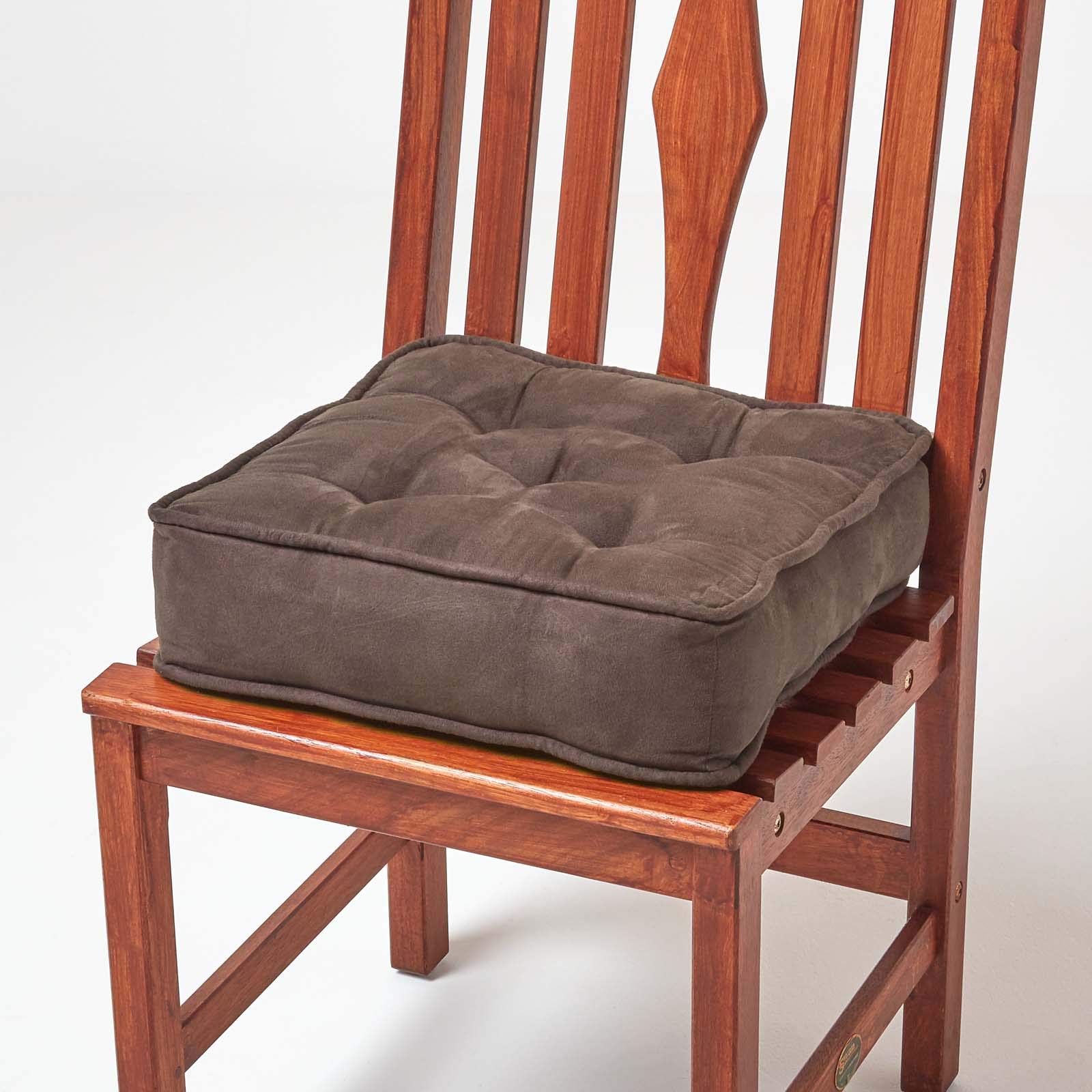 Homescapes Dickes Sitzkissen braun, Stuhlkissen 40x40 cm mit Bändern, Sitzerhöhung 10 cm, Matratzenkissen mit Velours-Bezug