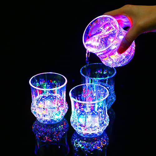 Uonlytech LED-Trinkbecher, ananasförmige BlitzlichtTassen,Kunststoff-LED-Becher Flash-Trinkbecher für Zuhause Club-Party (4 Stück)