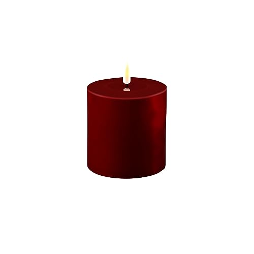 LED Kerze Deluxe Homeart, Indoor LED-Kerze mit realistischer Flamme auf einem Echtwachsspiegel, warmweißes Licht -Burgogne Rot 10 x 10 cm