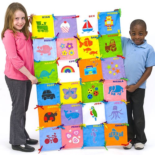 Baker Ross EV141 Bastelset Patchwork Quadrate aus Stoff zum Bemalen und Dekorieren für Kinder als Wandbehang und Decke, 32 Stück