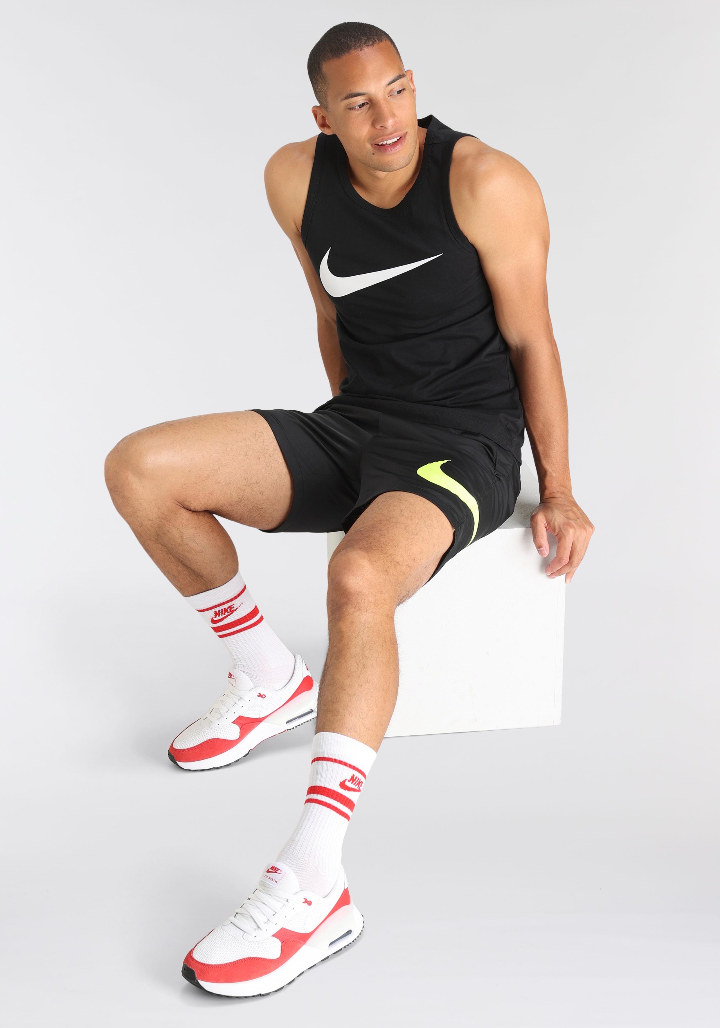 Nike Sportswear Shorts "M NSW REPEAT SW WVN SHORT"