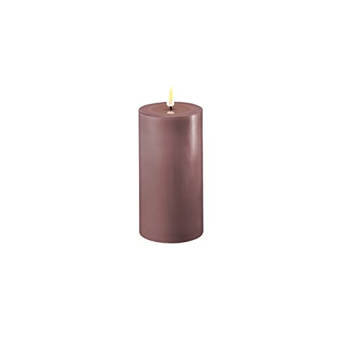 LED Kerze Deluxe Homeart, Indoor LED-Kerze mit realistischer Flamme auf einem Echtwachsspiegel, warmweißes Licht - Light Purple 7,5 x 15 cm