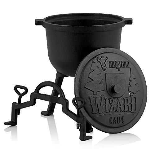 BBQ-Toro Zauberkessel Wizard | Kochtopf aus Gusseisen | Gusstopf mit DREI Beinen, Deckel, Bügel und Feststellschrauben | Hexenkessel (4 Liter)