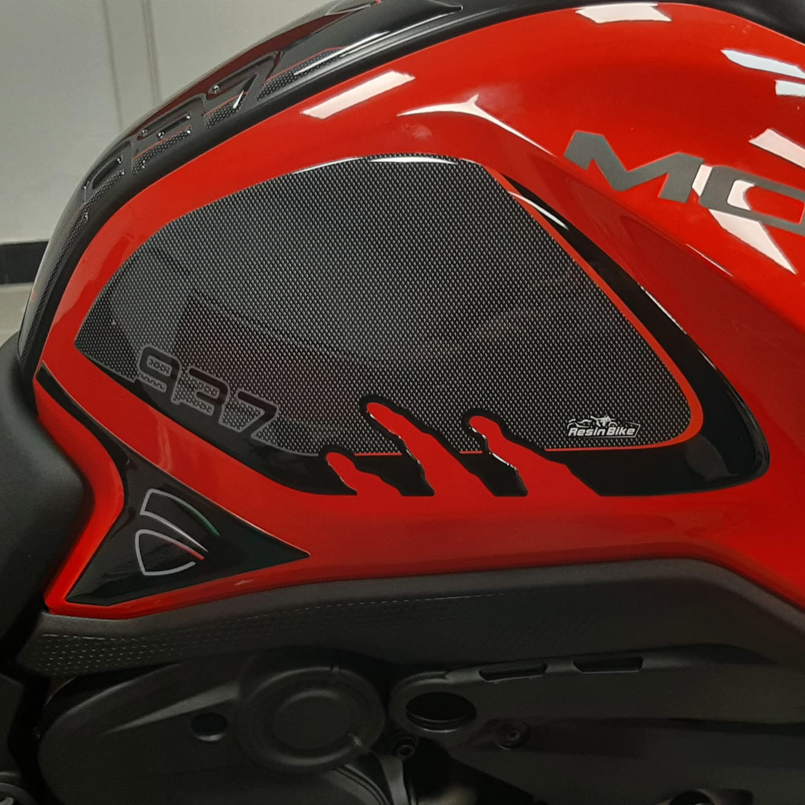 Resin Bike Aufkleber für Motorrad Kompatibel mit Ducati Monster 937 2021. Seitenschutz für den Tank vor Stößen und Kratzern. Paar 3D-Harzklebstoff - Stickers - Made in Italy
